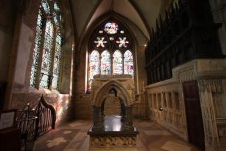 St. Frideswide's shrine at Christ Church, Oxford. Photo by Lawrence OP via Flickr (CC BY-NC-ND 2.0). URL: https://flic.kr/p/dkXzm1